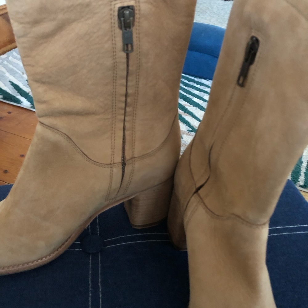Women’s Frye Boots - Picture 5 of 10